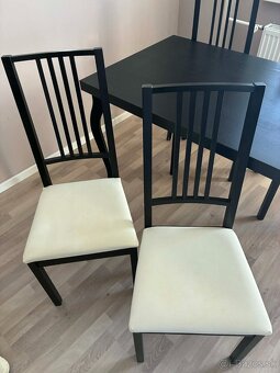 Predám jedálenský stôl so 4 stoličkami - 3