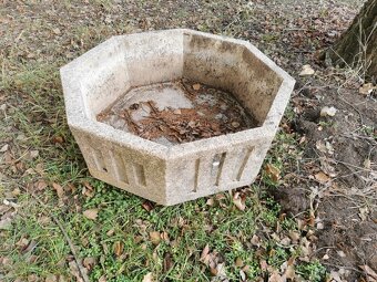 Kamenny kvetinač - 3