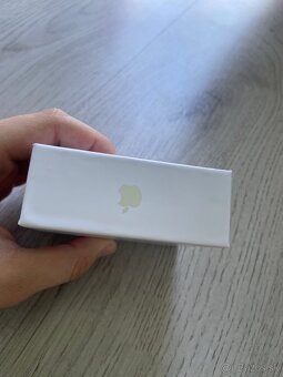 AirPods 4 - 3