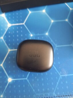 Predám sluchadla jbl live flex - 3