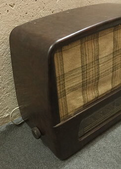 Staré retro bakelitové rádio Tesla Standard 405U na ND - 3