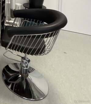 Umyvaci box a kreslo - 3