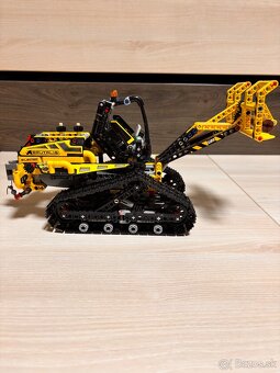 LEGO - tracked loader - 3