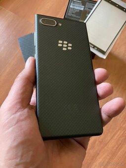 Blackberry Key2 Le - 3