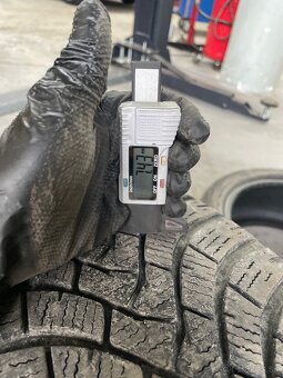 245/45 r19 zimné - 3