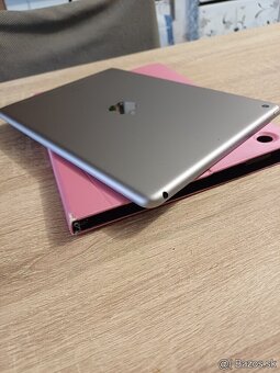 9.7" tablet iPad 6 generácie 128GB Space Gray - 3