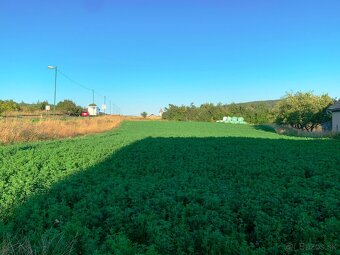 NA PREDAJ stavebný pozemok Hôrka - 3