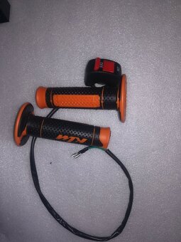 KTM motocross Gripy a vypinač - 3