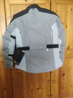 IXS Easton - 3
