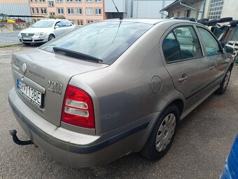 Škoda Octavia 1,6i, r.v.2009, naj 221 000 km - 3