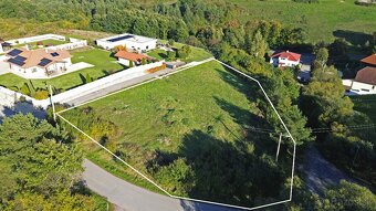 Investičný pozemok pre výstavbu aj 3 rodinných domov. - 3
