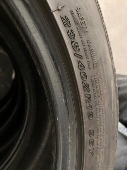predam gumy 235/40 R19 - 3
