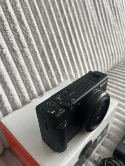 Sony ZV-1F - 3