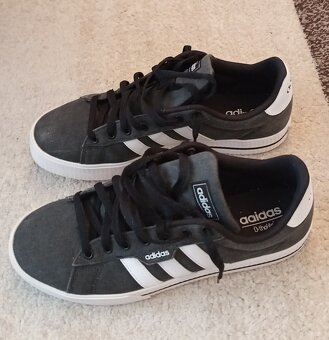 Predám látkové pánske tenisky Adidas 43 - 3