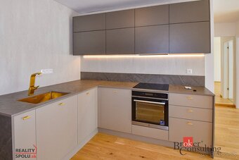 Na predaj: Moderný 2-izbový byt v srdci Bratislavy 4 poshod - 3