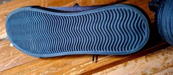 Botasky Tenisky Nove nenosene Velkost 42 - 3