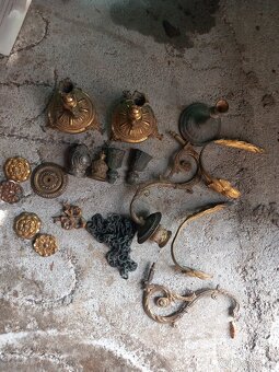 Starý svietnik a vaha - 3