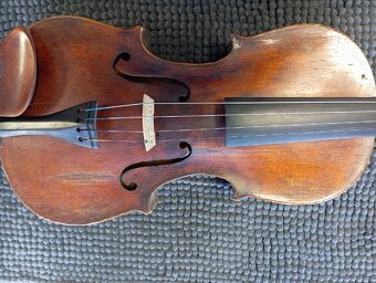 Husle 4/4, - 3