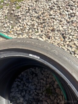 Gumy 235/40 R19 letne - 3