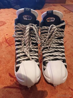 Brankárske korčule Reebok 20K, vel.11, užší, 1x použité - 3