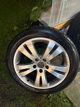 235/45 r17 - 3