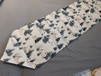 Vianočný zimný obrus so stromčekmi - 3