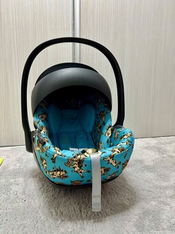 Cybex by Jeremy Scott Blue Cherub + ISOfix + adaptéry - 3