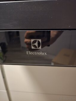 Vstavaný automatický kávovar Elektrolux - 3