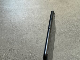 iPhone SE 2020 - 3