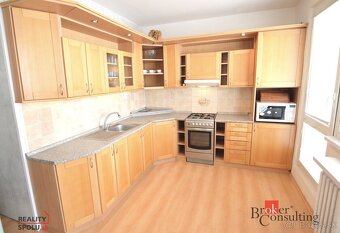 3-izbový byt v obľúbenej lokalite, 75 m2 + loggia - 3