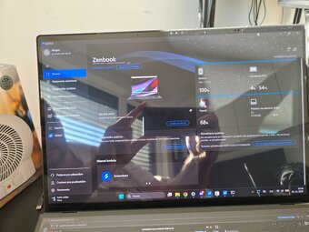 Asus Zenbook Duo (ux8402z) - 3