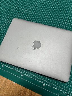 Apple MacBook Air 13" A1369 (Late 2010 - Mid 2011) - LCD - 3