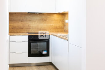 Nový 1 izbový byt 37 m2+ 4 m2 balkón, výťah + parking, Piešť - 3