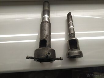 Držiaky na závitníky a závitové očká, - 3