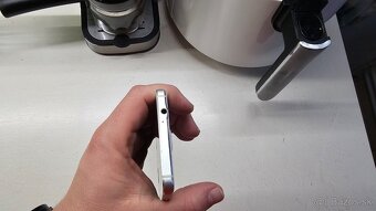 Samsung Galaxy Alpha - starší retro mobil - 3