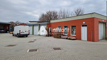 Na predaj veľký polyfunkčný obchodný priestor s rodinným dom - 3