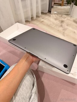 MacBook Air 13" M1 – Top stav, batéria 97 % - 3