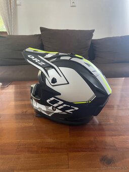 Motocrossová prilba. - 3
