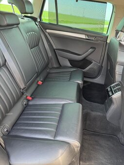 Škoda Superb Combi strieborná metalíza - 3