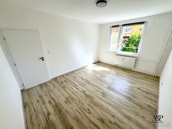 REKONŠTRUOVANÝ 2 IZBOVÝ BYT, 48M2, UL. L.NOVOMESKÉHO, SENICA - 3