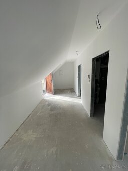2 izbový podkrovný byt na Kostolnom námestí - 3
