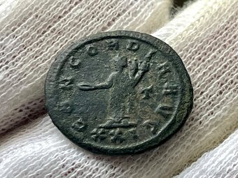 krásne rímske mince Probus a Licinius I - 3