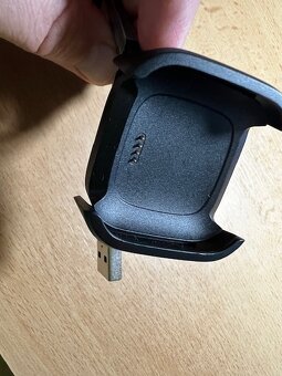 Nabíjacia stanica Fitbit Versa 2 - 3