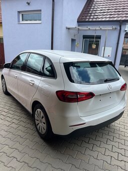 Mercedes Benz B180 - 3