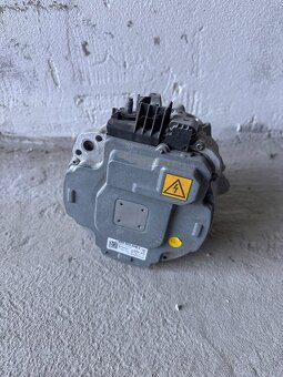 Alternátor Audi A7 (C8) - 3