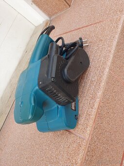 MAKITA 9911 na súčiastky - 3