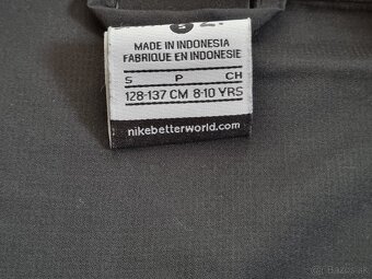 Chlapčenská športová bunda zn. Nike, veľ. 128/137 - 3