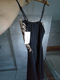 Krásne šaty s ornamentmi - 3