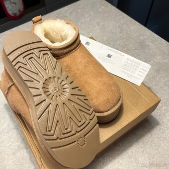 UGG - 3