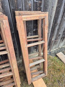 Staré drevené krídla okien - 3